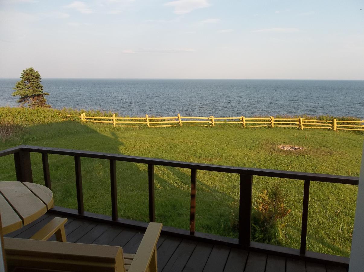 Les Chalets Brise-De-Mer Sainte-Therese-de-Gaspe Exterior photo