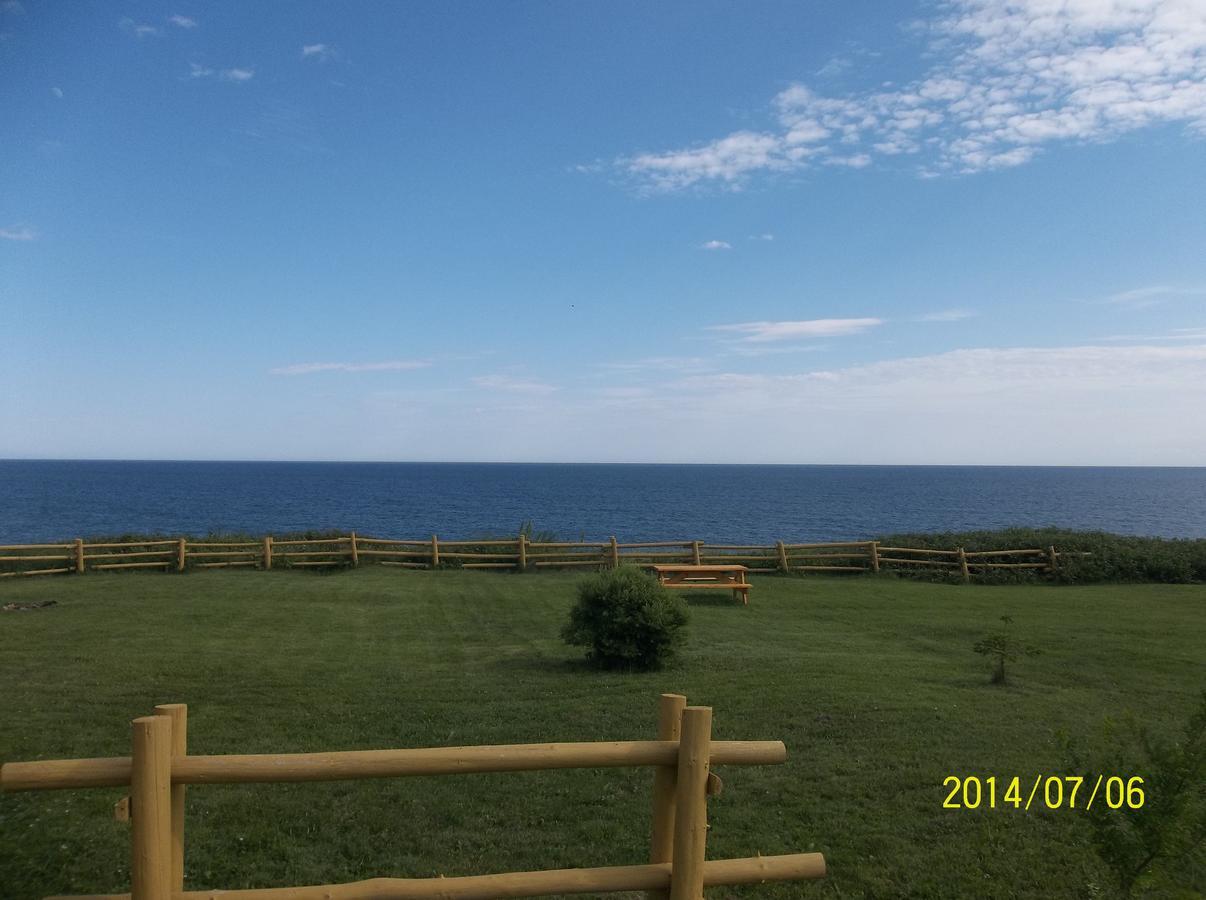Les Chalets Brise-De-Mer Sainte-Therese-de-Gaspe Exterior photo
